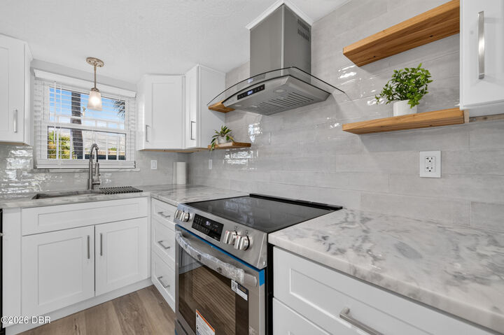 Property Photo: 3131 S Ridgewood Avenue 108 FL 32119