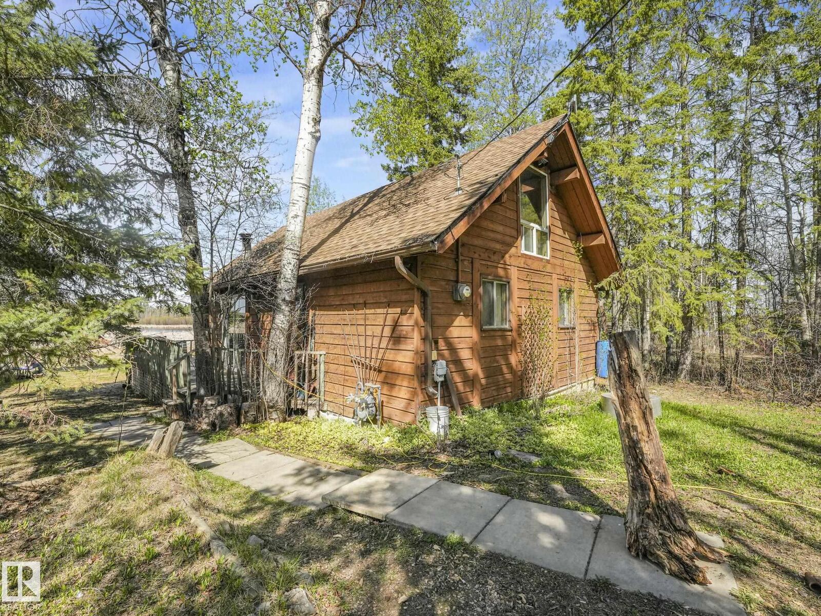 Property Photo: 722 Blue Heron Drive AB T0E 1V0