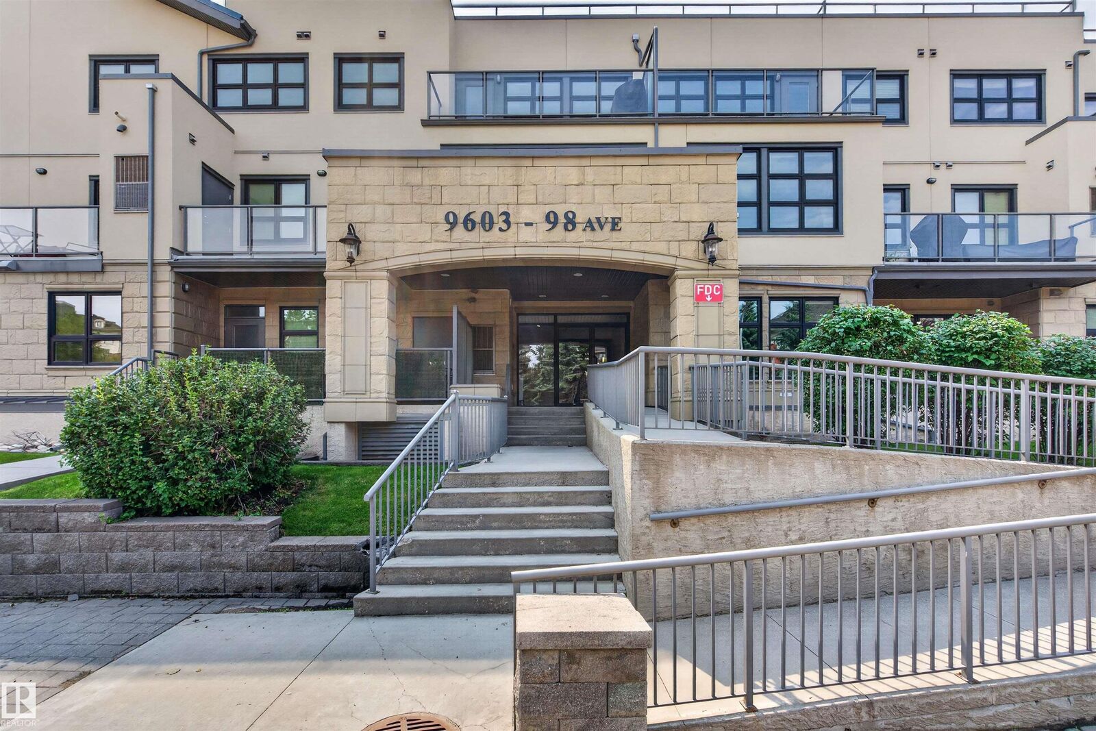 Property Photo:  9603 98 Avenue NW 301  AB T6C 2E2 
