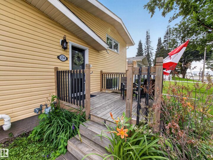 Property Photo:  154 Pine Street  AB T8A 1H1 