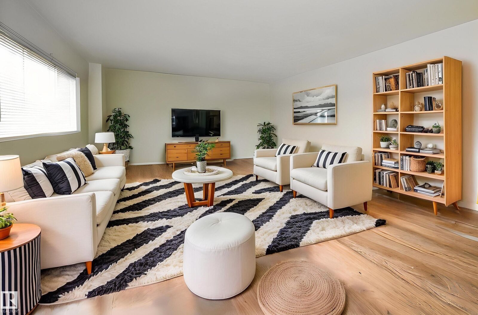 Property Photo: 10021 116 Street NW 608 AB T5K 1V5
