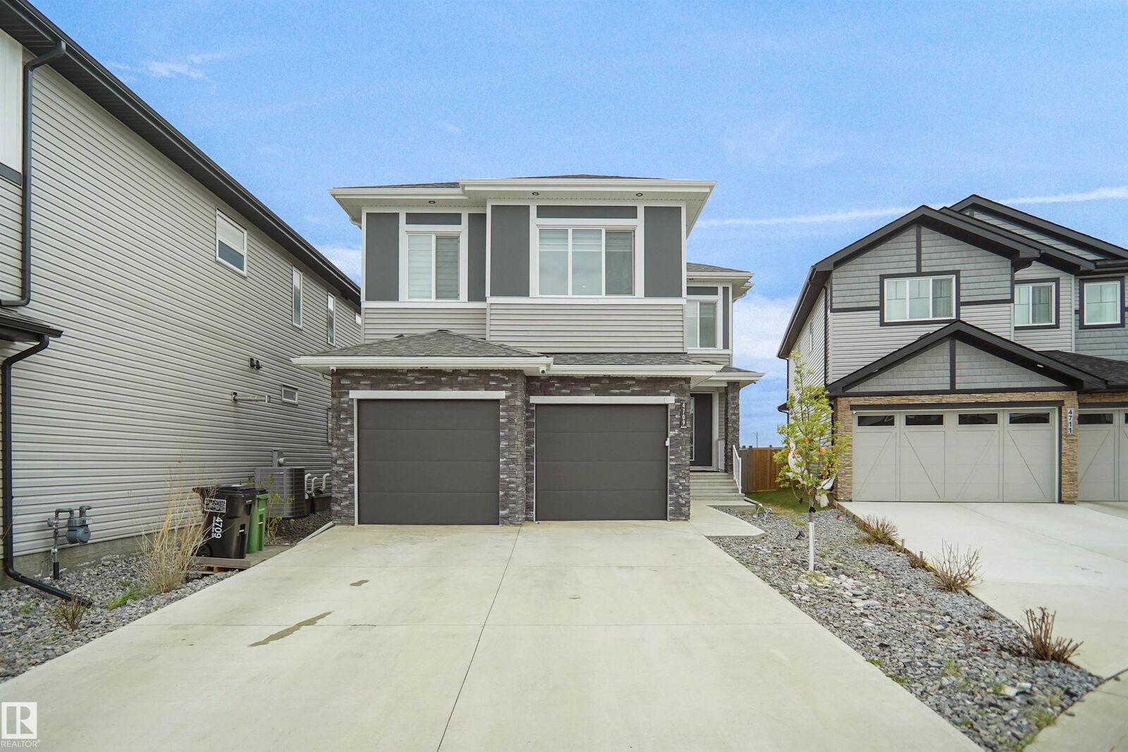 Property Photo:  4709 Charles Bay Bay SW  AB T6W 3H1 