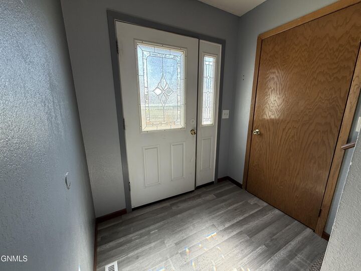 Property Photo:  1105 6th Avenue NW  ND 58554 