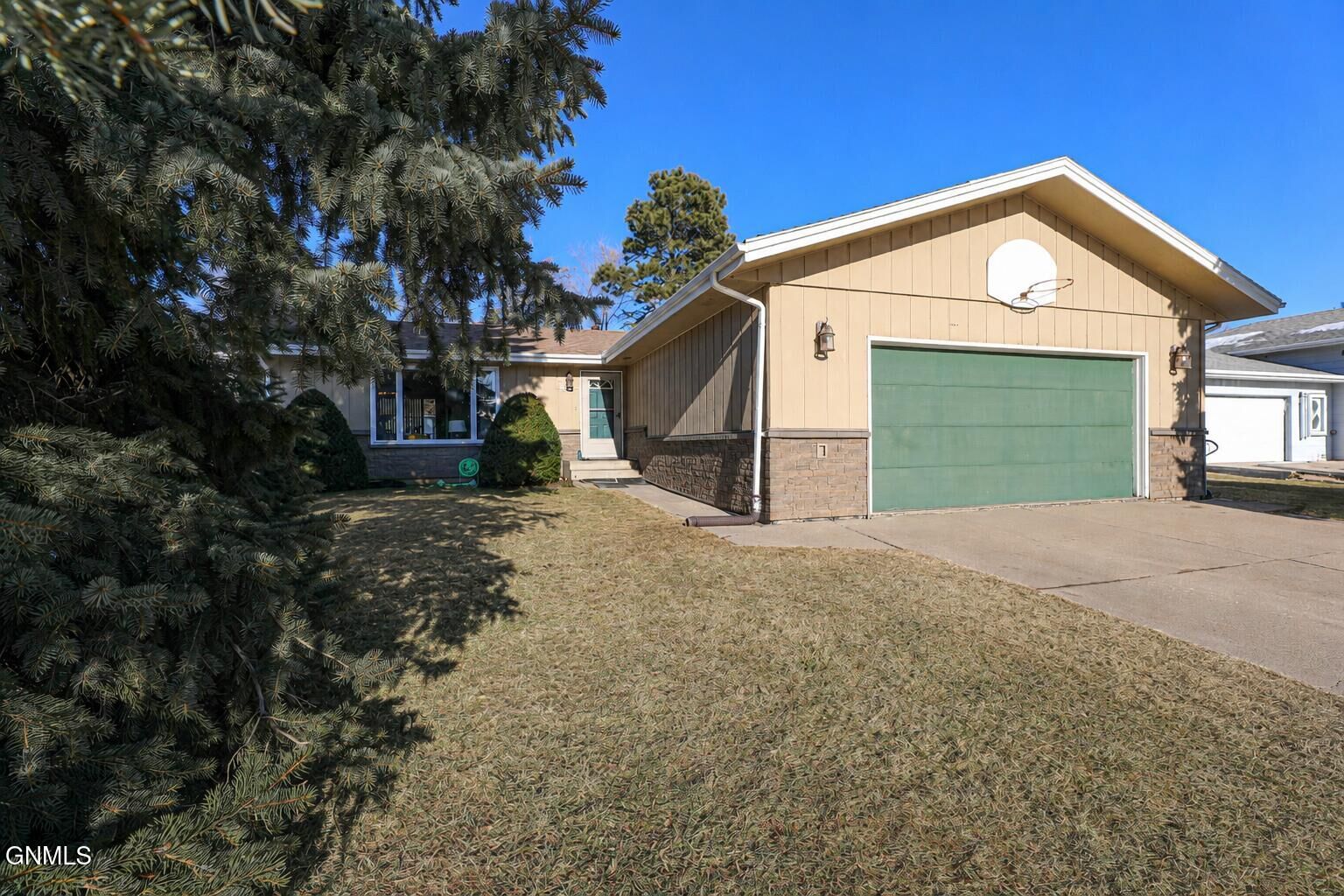 Property Photo:  524 Weatherby Way  ND 58503 