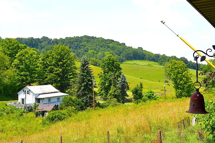 Property Photo: 1000 Hedrick Rd WV 24976