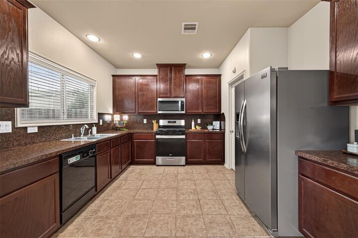 Property Photo:  7715 Greenwood Point Drive  TX 77433 