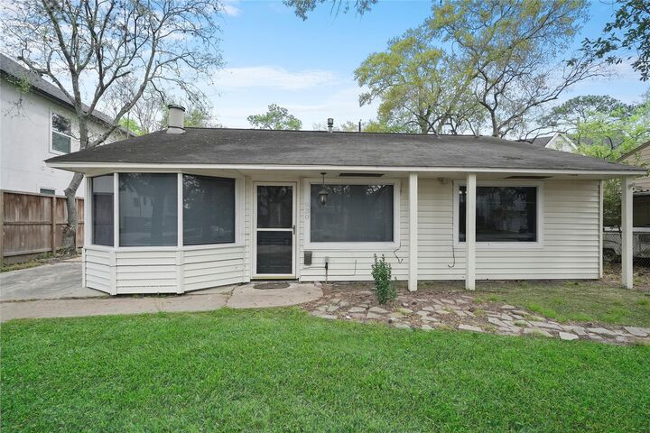 Property Photo:  930 42nd Street  TX 77018 