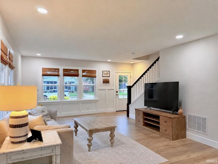 Property Photo:  1917 E Mulberry Street  IN 47714 