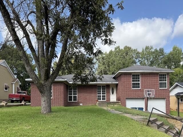Property Photo: 325 N Van Buren TX 75652