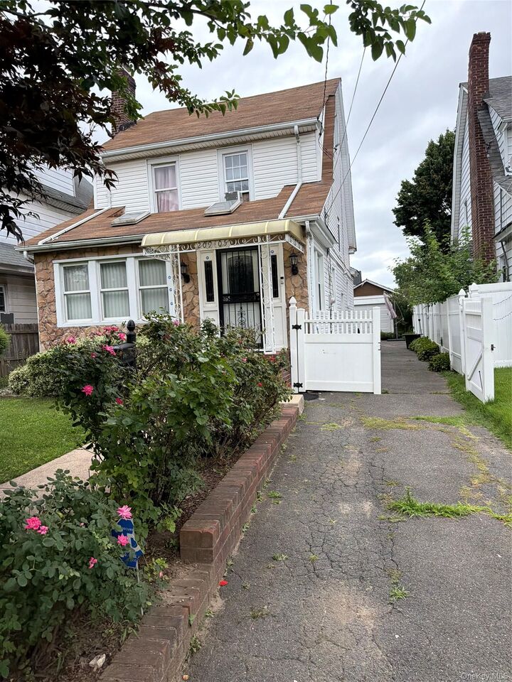 Property Photo:  20905 Hollis Avenue  NY 11429 