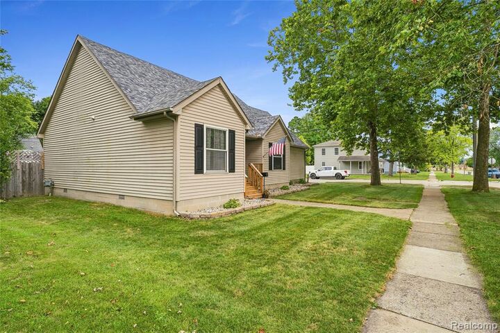 Property Photo: 26312 Ypsilanti Street MI 48134 1539