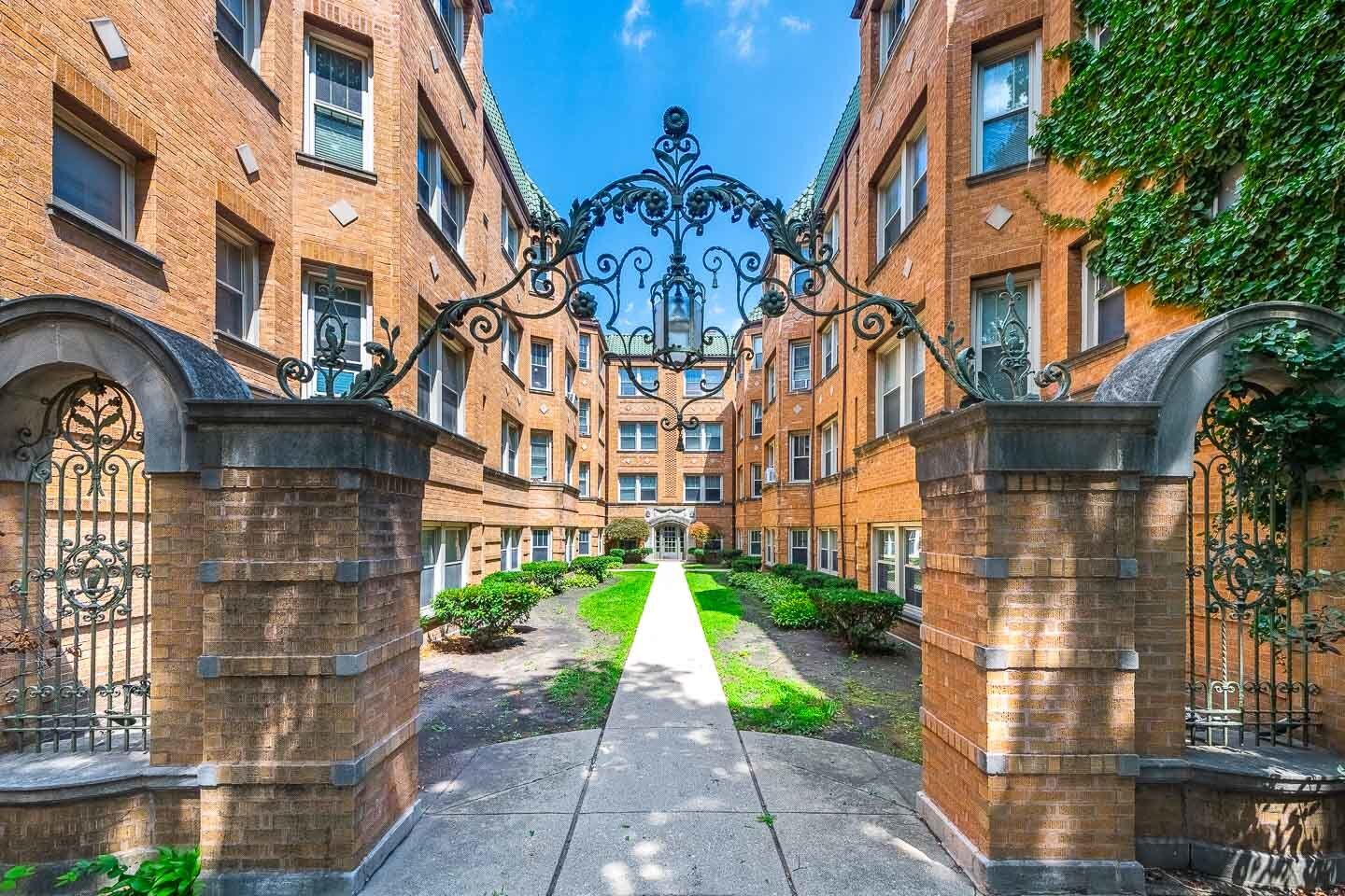 Property Photo: 850 Washington Boulevard 2 IL 60302