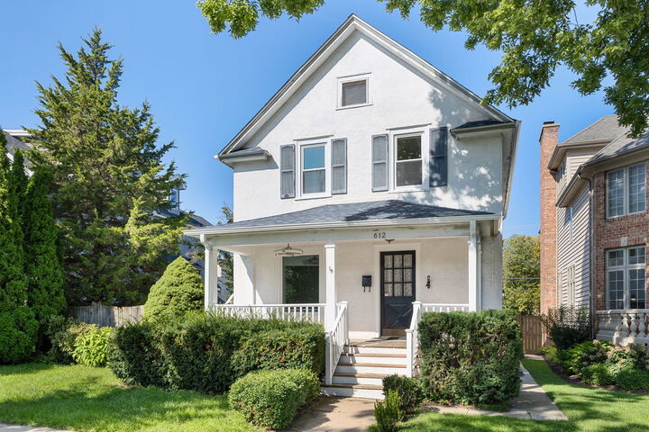 Property Photo:  612 S Madison Street  IL 60521 