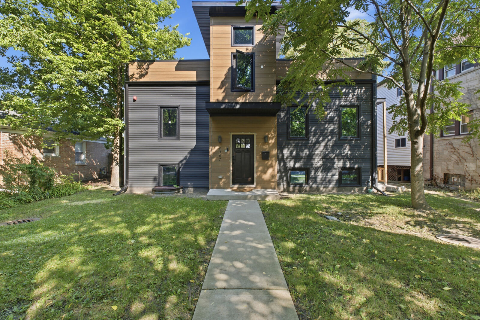 Property Photo:  2307 Lake Street  IL 60201 
