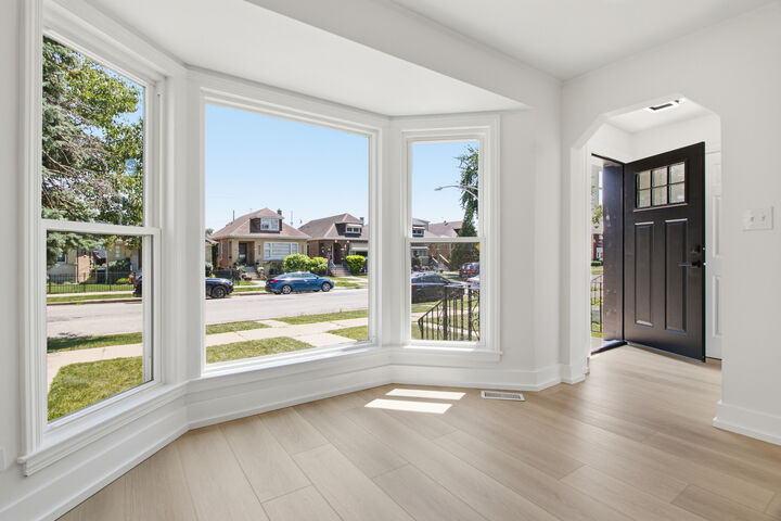 Property Photo: 3250 N Olcott Avenue IL 60634