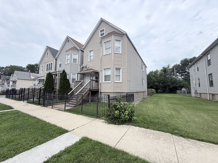 Property Photo: 3008 E 81st Street 2 IL 60617