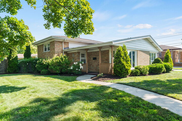 Property Photo: 5016 W 107th Street IL 60453