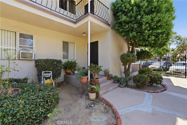 Property Photo:  1327 E Appleton Street  CA 90802 