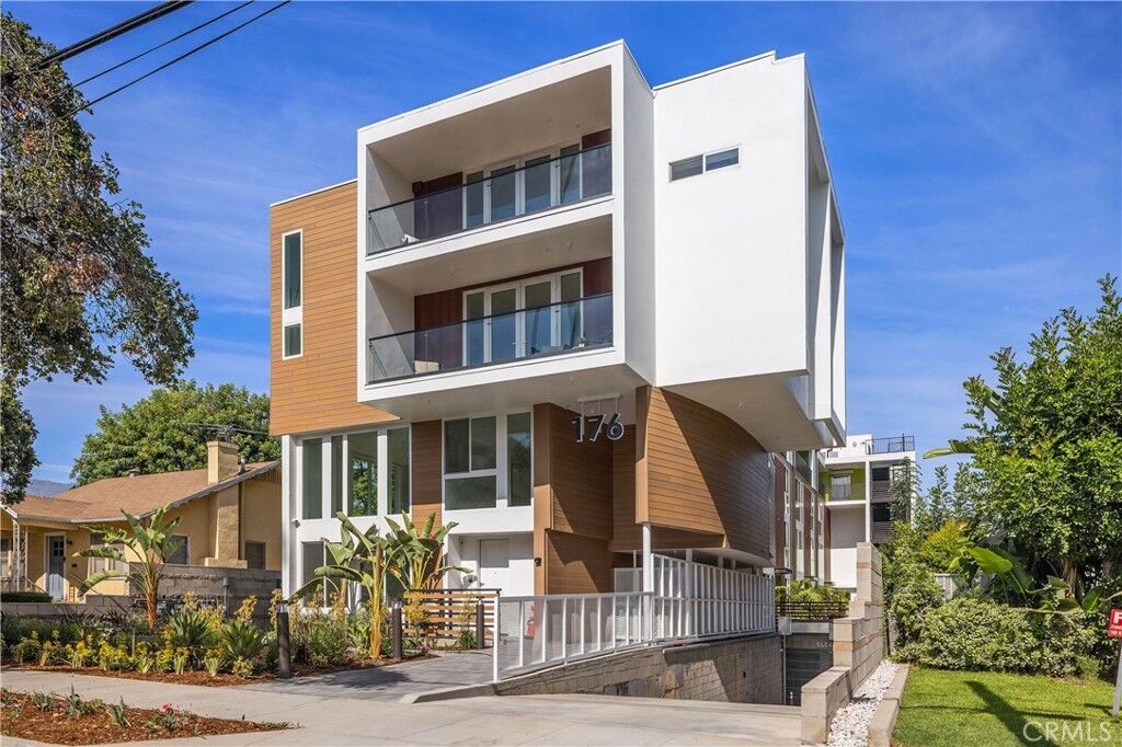 Property Photo:  176 N Catalina Avenue 403  CA 91106 