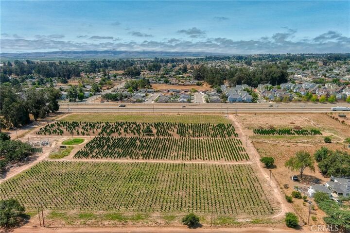 Property Photo:  564 S Oak Glen  CA 93444 