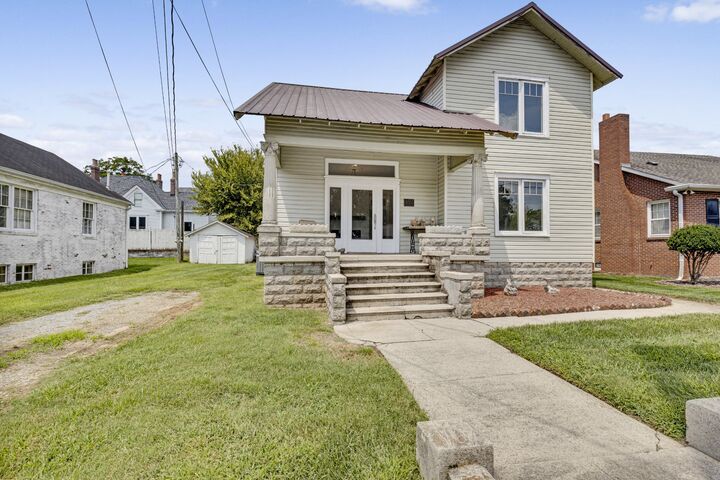Property Photo:  409 N Oak St  TN 37172 