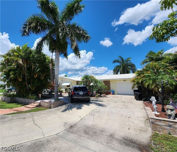 Property Photo: 1370 Harbor View Drive FL 33917