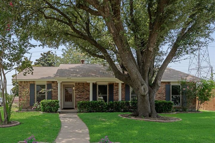 Property Photo: 2012 Apple Valley Road TX 75023