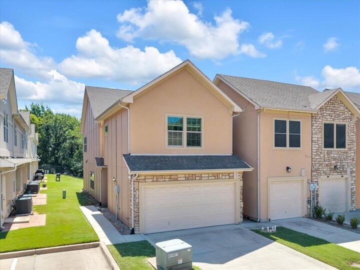 Property Photo: 1523 Cozy Drive TX 76120