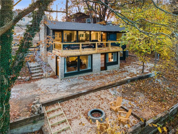 Property Photo:  701 E Electric Street  AR 72756 