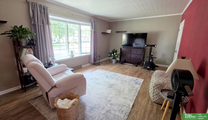Property Photo:  933 E 4th Street  NE 68467 