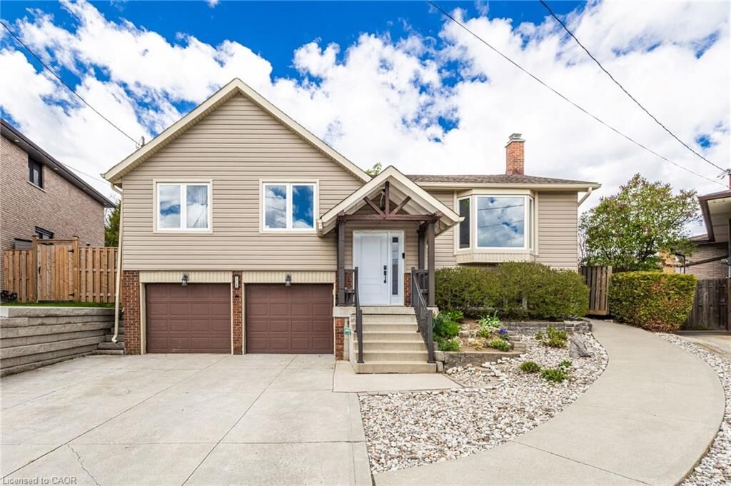 Property Photo: 118 Napoli Drive ON L9C 6X2