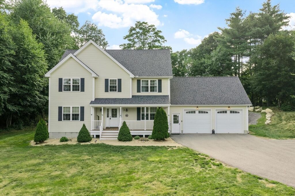 Property Photo: 7 Richards Way MA 01462