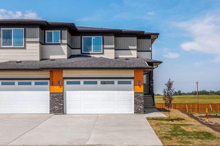 140 Lakewood Crescent — photo 1
