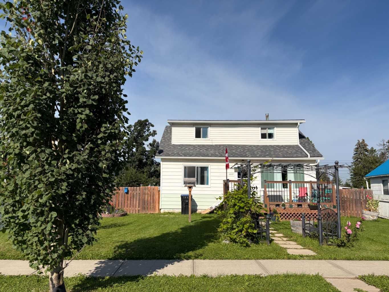 Property Photo: 4618 53 Street AB T0E 1N0