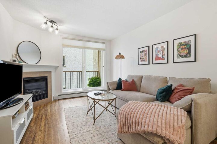 Property Photo: 1833 11 Avenue SW 202 AB T3C 0N7