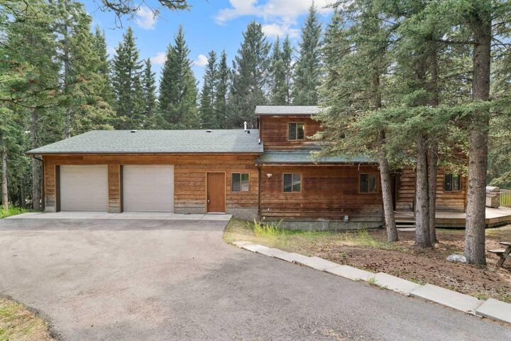 Property Photo: 5 Eagle Drive AB T4C 2A0