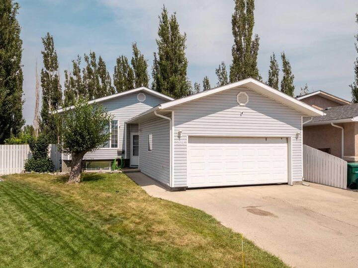 204 Mt Rundle Road W — photo 1