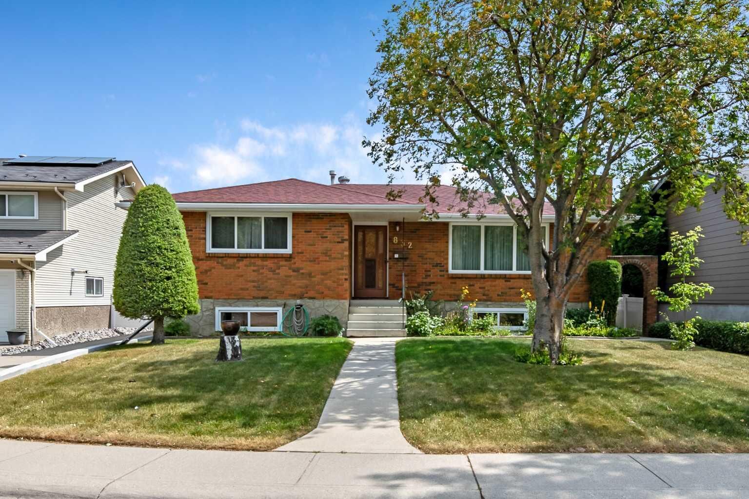 Property Photo: 832 Canna Crescent SW AB T2W 1N9