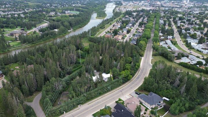 Property Photo: 20 Cronquist Close AB T4N 1E3