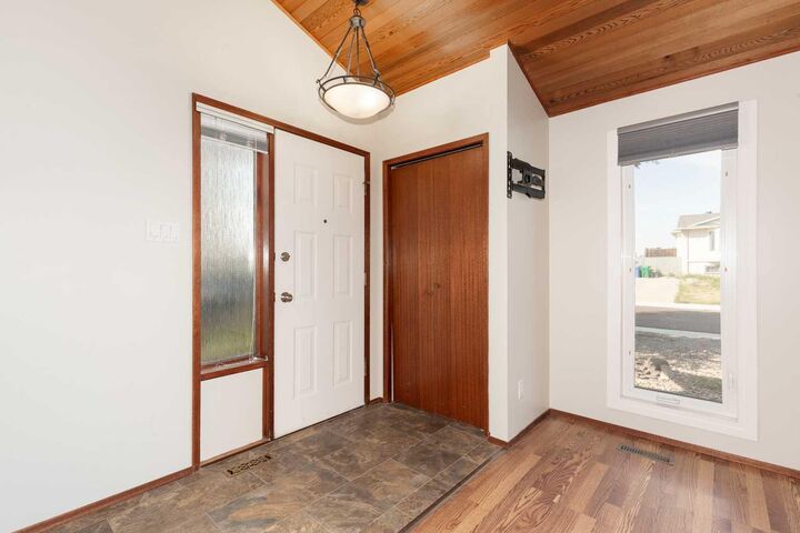 Property Photo:  196 Mt Crandell Crescent W  AB T1K 6M2 