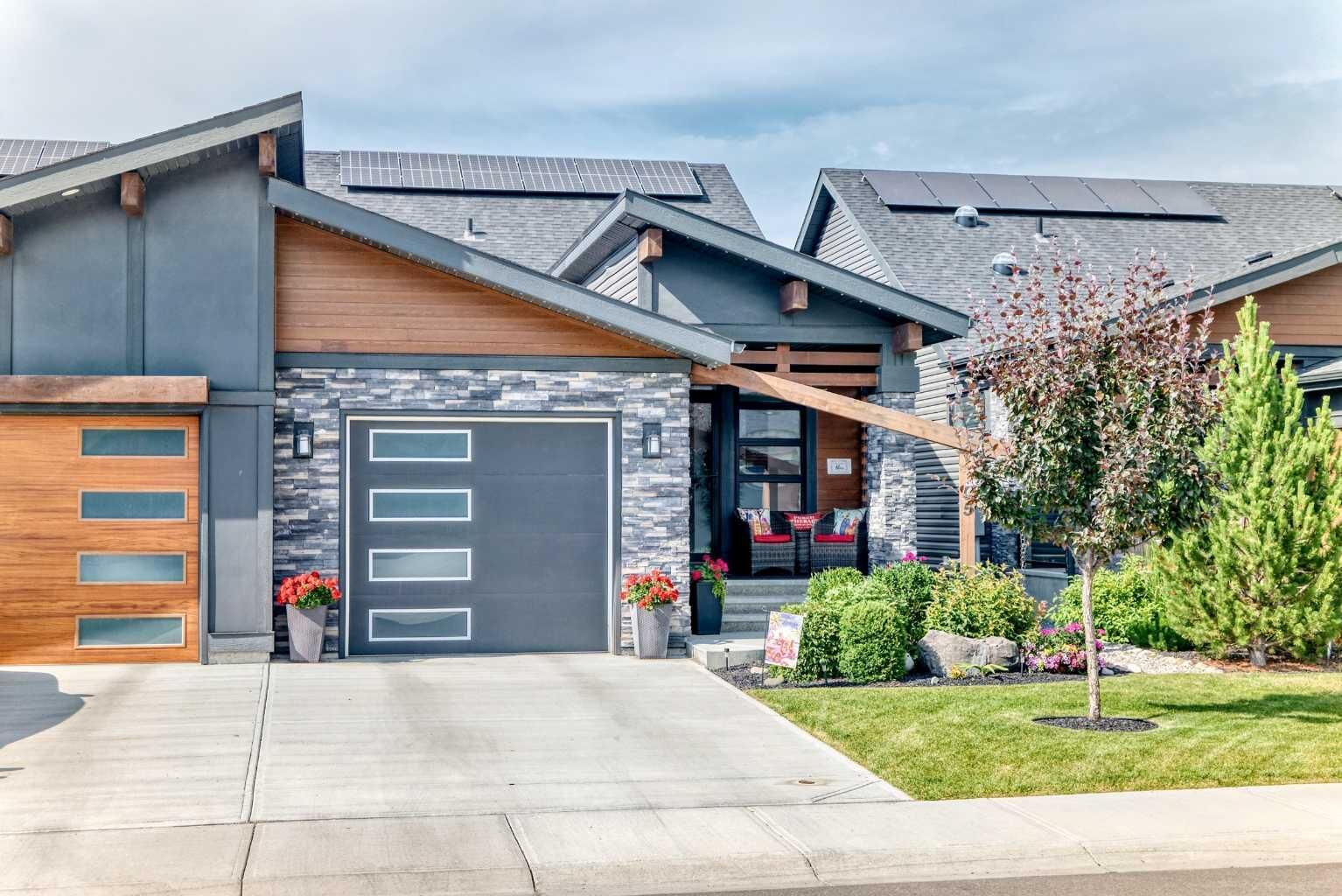 Property Photo: 55 Riviera Court AB T4C 2V8
