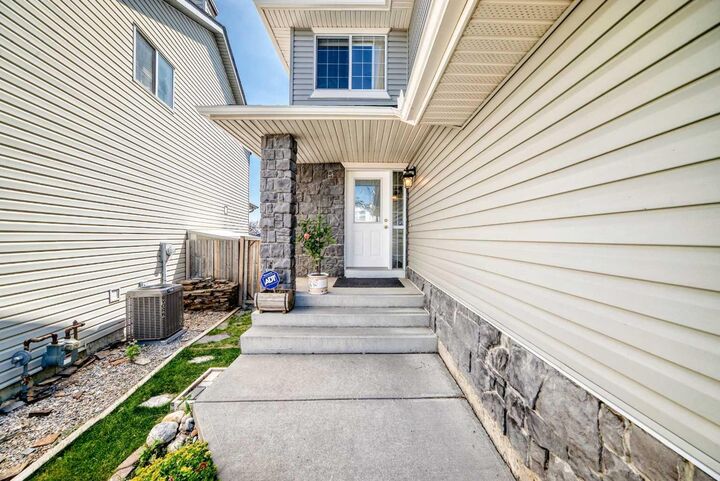 Property Photo:  505 Kincora Bay NW  AB T3R 1N4 