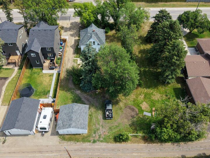 Property Photo: 1322 23 Street AB T0M 0W0