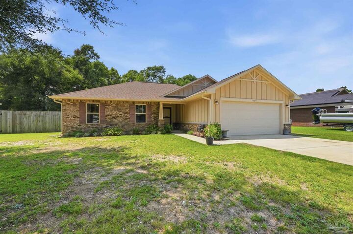 Property Photo:  4325 Glen Forest Dr  FL 32583 