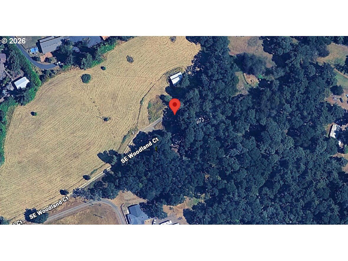 Property Photo:  9500 SE Woodland Ct  OR 97101 