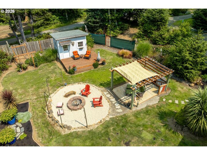 Property Photo:  5230 4th St  OR 97141 