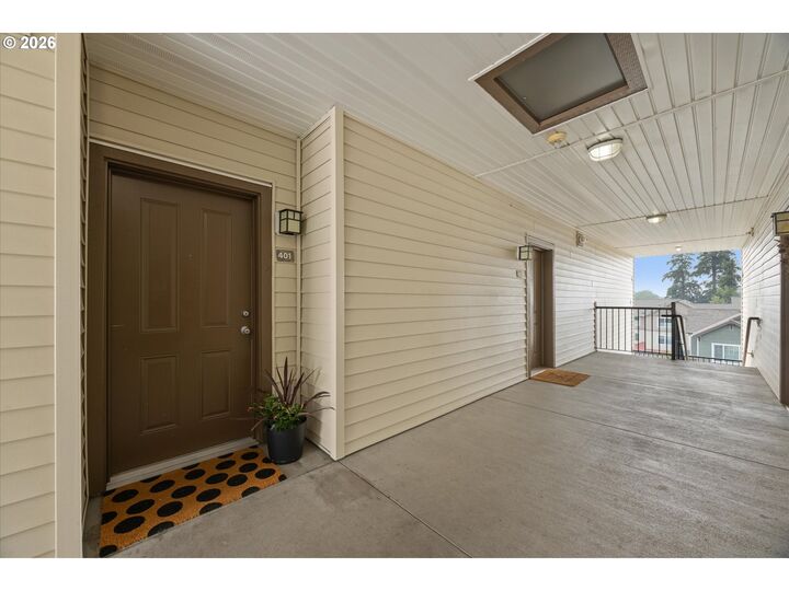 Property Photo: 590 NW Lost Springs Ter 401 OR 97229