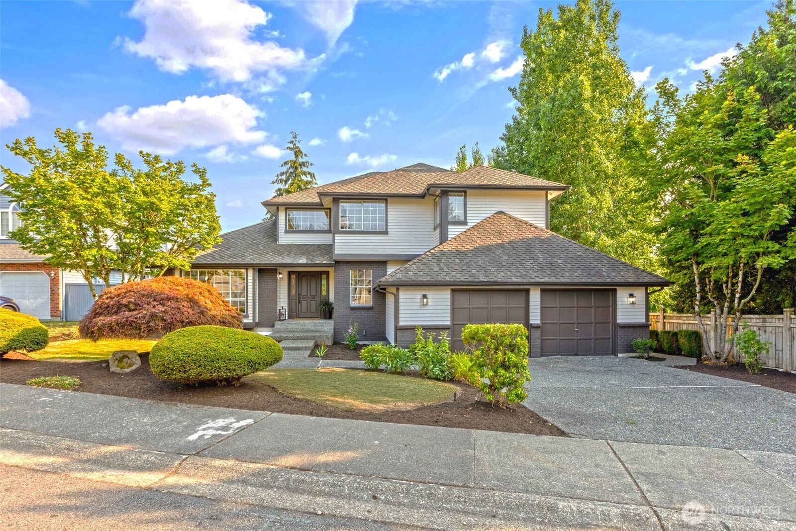 Property Photo:  11715 SE 61st Place  WA 98006 
