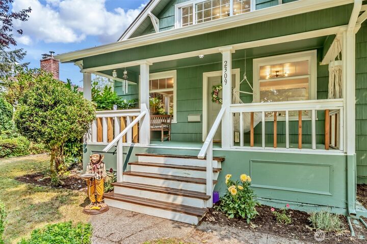 Property Photo: 2309 McDougall Avenue WA 98201