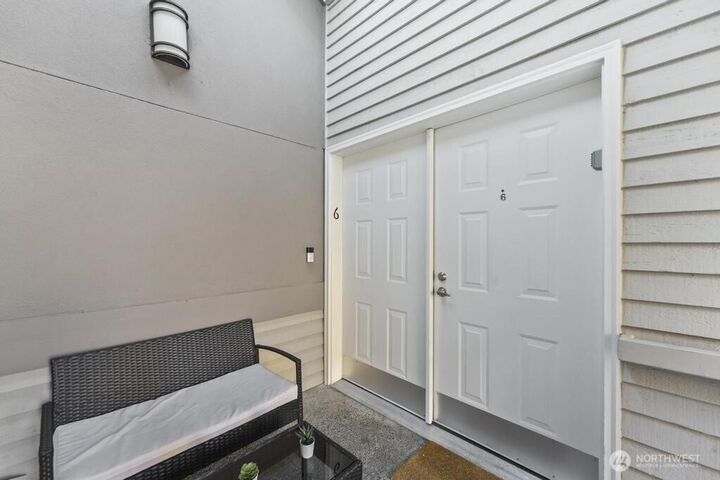 Property Photo:  10834 NE 68th St B6  WA 98033 